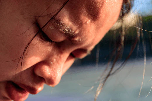 Soluție eficientă împotriva transpirației faciale vara